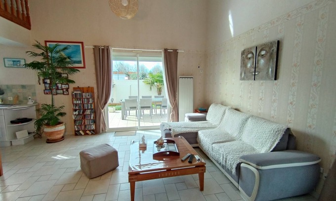Quartier du Stade House | Quiet house 1000 metres from the beach