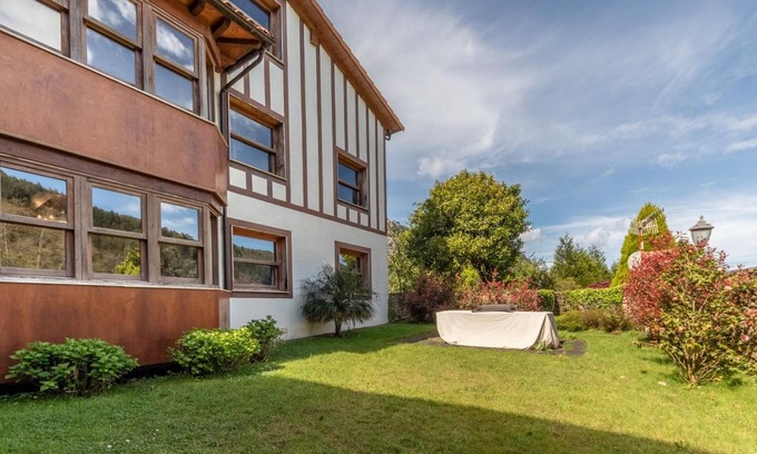 Otanes Apartment | Quiet house in Otañes, near beaches, hiking, WIFI, free parking