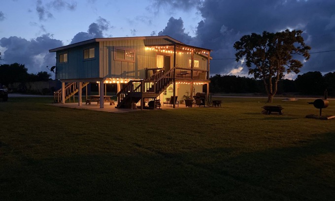 Matagorda House | Quiet In-Town Home
