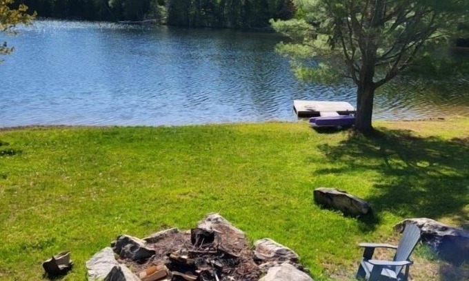 Highlands East Cottage | Quiet Lakefront Getaway - with Hot Tub & Wifi at Waters Edge 160 ft of Shoreline