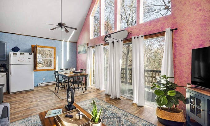 Basye Ski Chalet | Quiet Loft Chalet near Bryce w/Hot Tub & Fire Pit