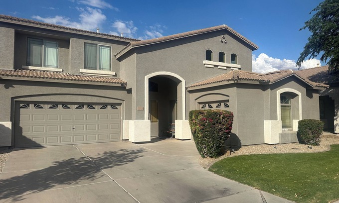 Villages At Queen Creek House | Quiet, luxury with a view on the Las Colinas Golf Course