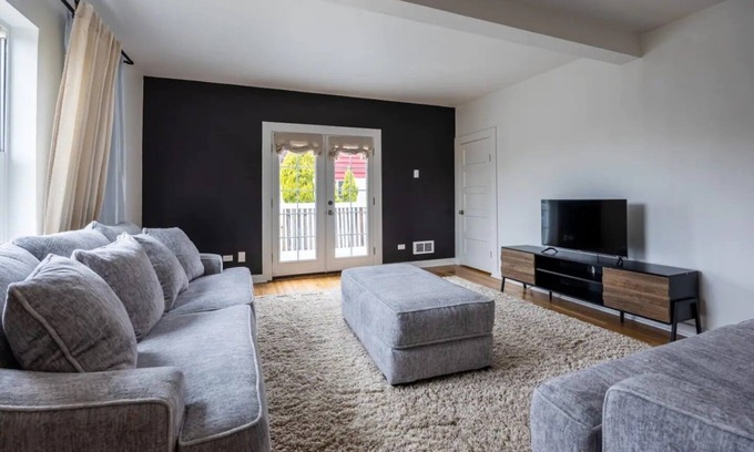 South Tacoma Apartment | Quiet neighborhood, Central location