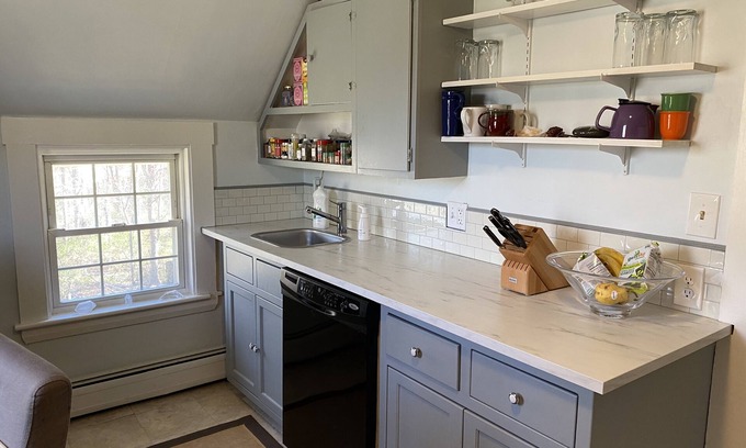 York Harbor Apartment | Quiet Oasis