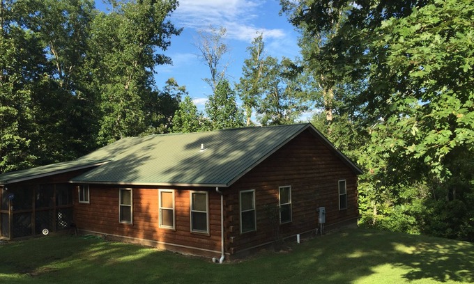 Pittsburg Cabin | Quiet, Peaceful Log Cabin in the Daniel Boone National Forest