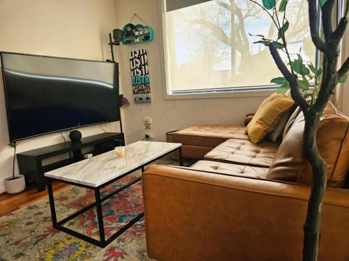 Northcote Apartment | Quiet, Peaceful Northcote Unit
