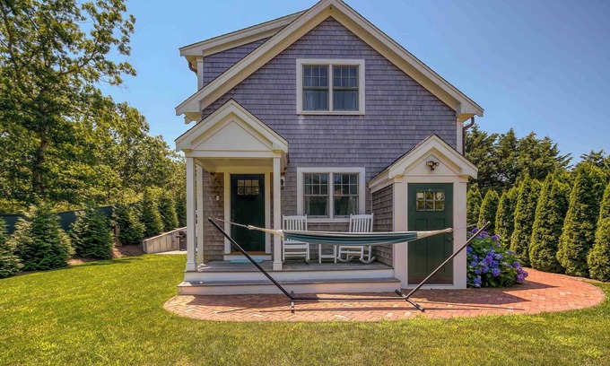 Edgartown House | Quiet, Pet Friendly, Close to Edgartown and Oak Bluffs Beaches - FIVE STARS
