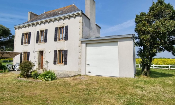 Tregunc House | Quiet renovated house near the beach with beautiful garden in Kerdalé