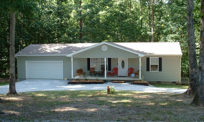 Loudon Cottage | Quiet secluded cottage nestled in a grove of oak trees.