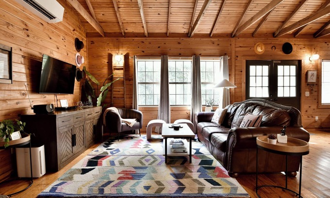 Eureka Springs Cabin | Quiet Serenity on 10 acres in Eureka Springs. Hoot Owl Cabin
