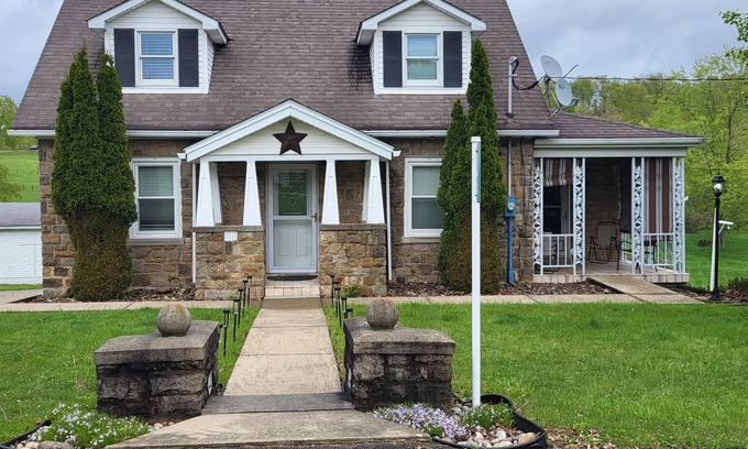 Merrittstown House | Quiet Space with Spacious Yard for Parking in Nice Community