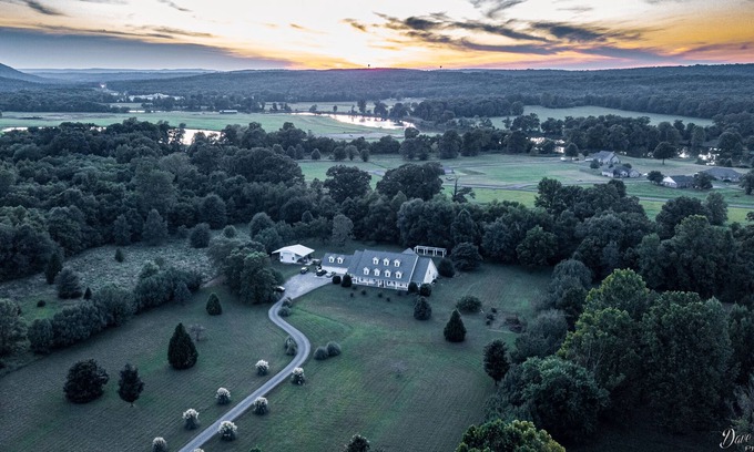 Wilburn House | Quiet, spacious, secluded hideaway for the entire family (and then some).