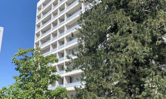 Gradignan Apartment | Quiet studio with balcony, parking space