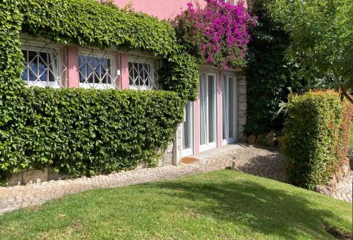 Estoril Apartment | Quiet Studio with garden 8 Min from Beach