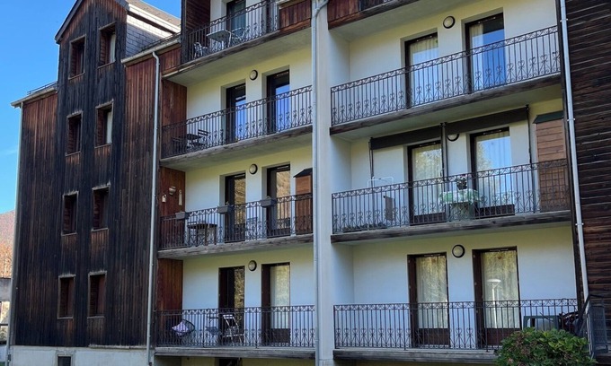 Bagneres-de-Luchon Apartment | Quiet T3 apartment in wooded park, 10 minutes from the spa, near town center