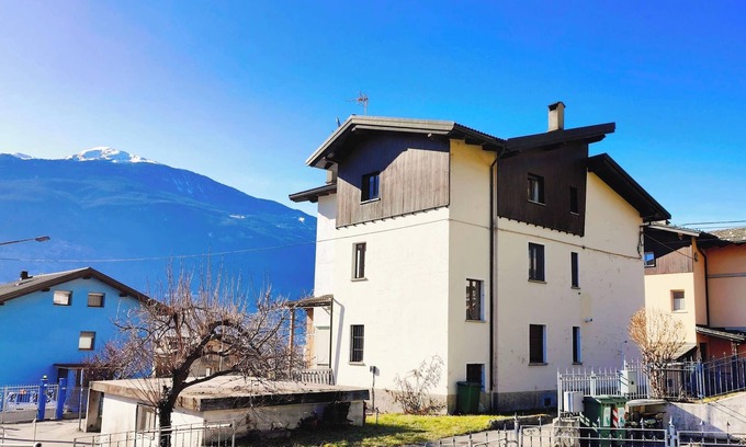 Montan-Angelin-Arensod Apartment | Quiet Two-room Apartment With Parking Space - Casa Montan