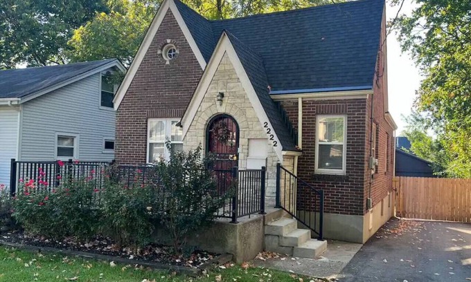 Hawthorne House | Quiet Upper Highlands 1 Block to Bardstown Road