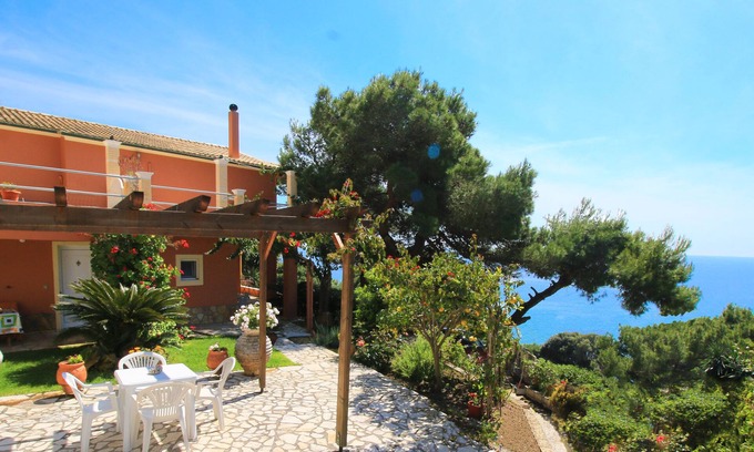 Sinarades Apartment | Quiet villa on Pelekas beach with 3 apartments and panoramic sea views