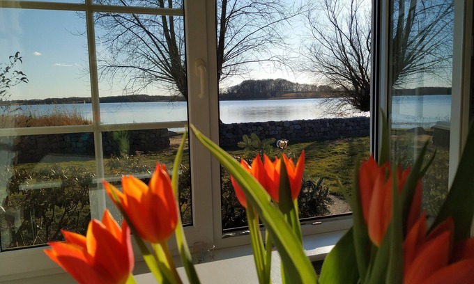 Klocksdorf House | Quietly situated house directly on the lake (Schaalsee, Lübeck), three rooms, two bathrooms, 80 m²