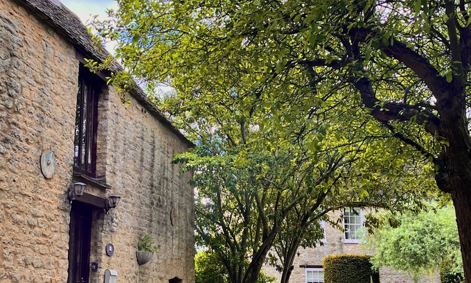 Kidlington Cottage | Quirky and cosy canal-side cottage in the Oxfordshire countryside.