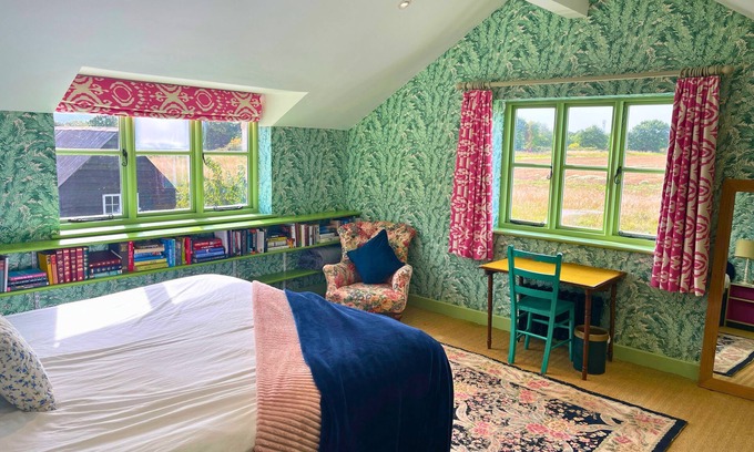 Faringdon Other | Quirky and Unique Farm House; A Perfect Writers Retreat