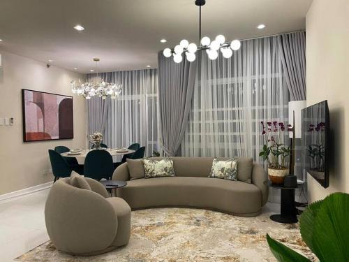 Bonifacio Global City Apartment | QUITE Euro Luxe 3BR 7 mins walk to high street