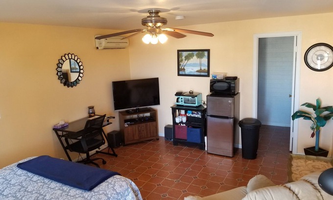 Lake Havasu City House | Quite studio with RV parking