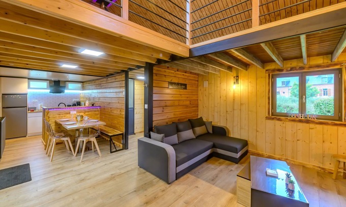 Floyon House | Rêves au Chalet - maisonnette avec jacuzzi