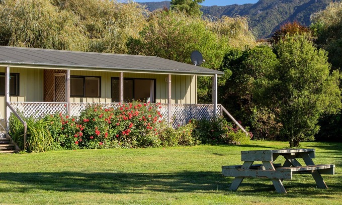 Marahau House | Rātā Cottage - Mārahau Holiday Unit