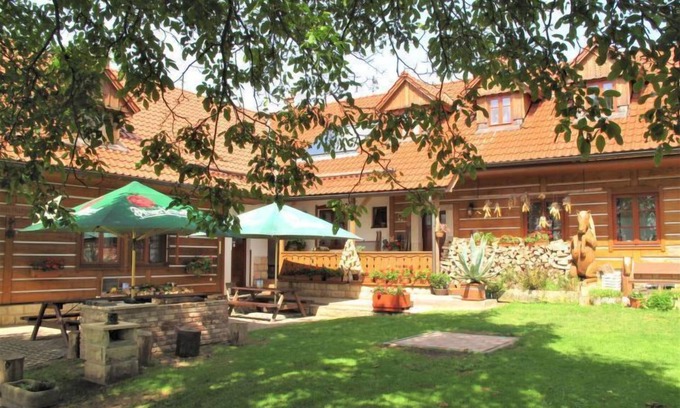 Uhlejov House | Růžovka by Interhome