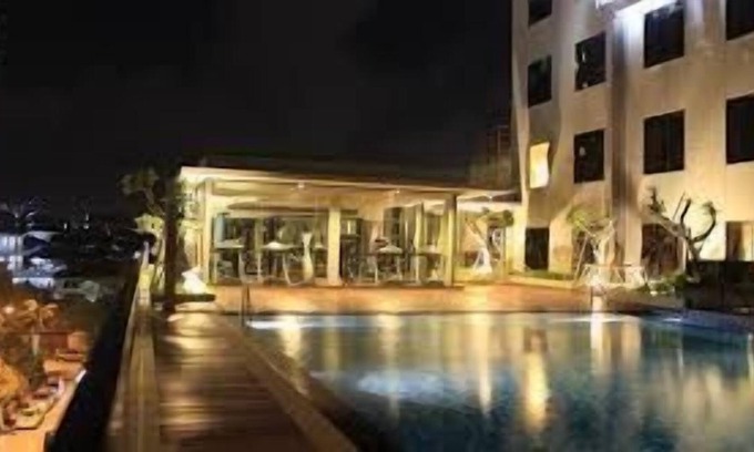 Lubuk Baja Apartment | R 1162 Siska’s Superior Room With Break Fast, Pool View & Electronic Locks