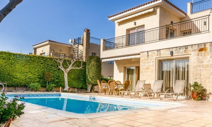 Prodromi Villa | R 5001 Villa Christos with Dining Facilities,Air Conditioning & Dishwasher.