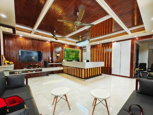 Satna Hotel | Radha Residency