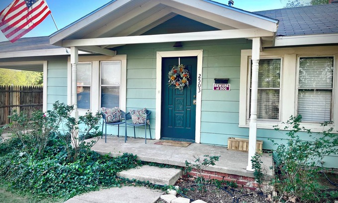 Heart of Lubbock House | Raider Retreat- Cozy 2-Bed 1-Bath House Near TTU and Downtown LBK, Pet Friendly