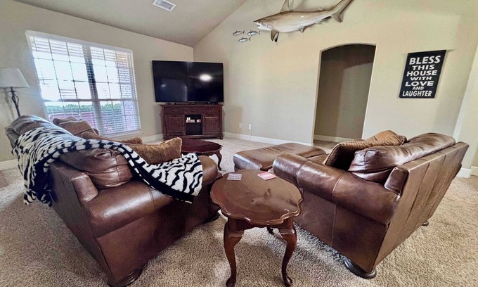 North by Northwest House | Raiderland Rest Stop - 3BR/2BA - Close to Campus
