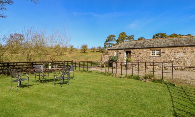 Soulby Cottage | RAINBOW COTTAGE, pet friendly, with a garden in Kirkby Stephen
