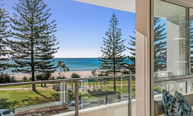 Coolangatta Apartment | Rainbow Pacific Unit 8- Ocean views over Rainbow Bay Coolangatta with free Wi-Fi