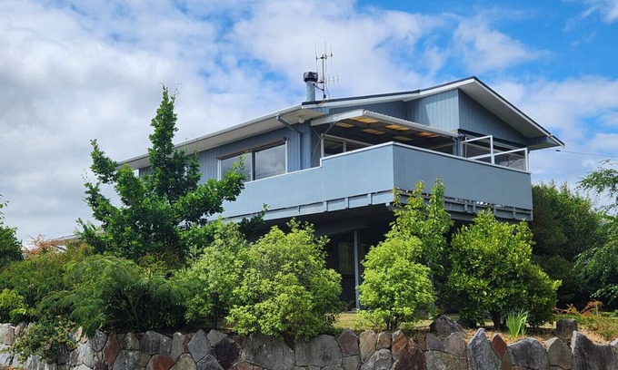 Rainbow Point House | Rainbow Point Pad - Large elevated bach with lake and mountain views, Free WiFi