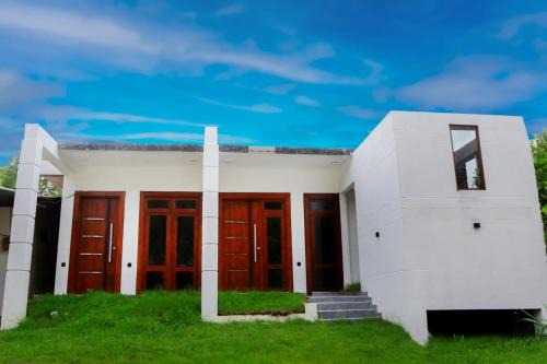 Mahiyanganaya House | Rainbow Villa