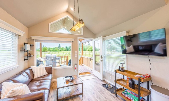 Forks House | Rainforest Tiny Home Retreat Industrial #26