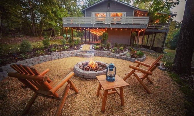 Pikeville Cottage | Raised, fully stocked woodland cottage@Fall Creek Falls!NEW HOT TUB!NO PET FEE!