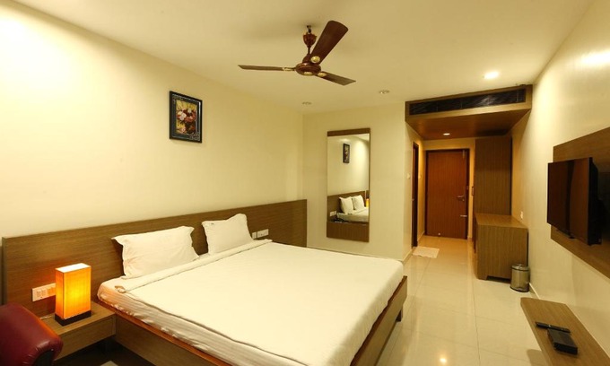 Guduvancheri Hotel | RAJUS RESIDENCY PARK