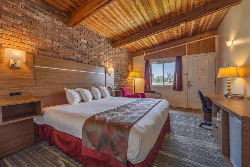 Gananoque Hotel | Ramada by Wyndham 1000 Islands Gananoque