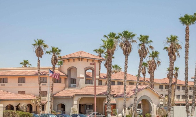 Barstow Hotel | Ramada by Wyndham Barstow