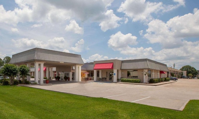 New Iberia Hotel | Ramada by Wyndham New Iberia