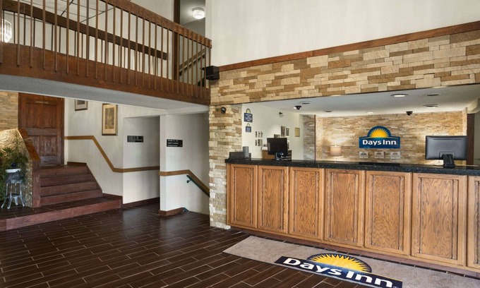 New Stanton Hotel | Ramada by Wyndham Pittsburgh/New Stanton