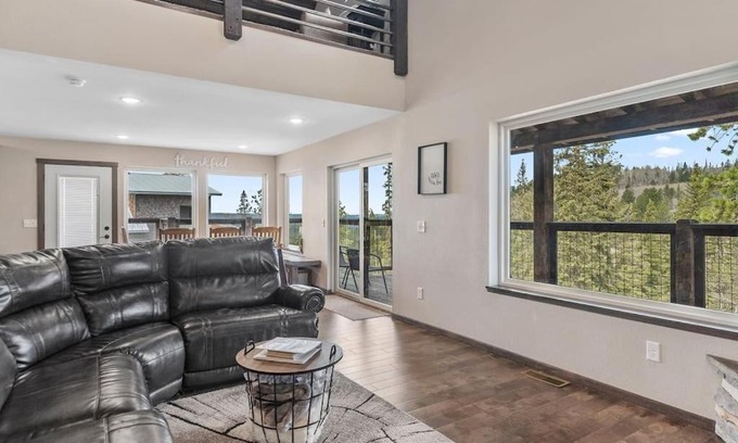 Lead House | Ramblin Rose Neighboring Ski Area Hot Tub Max16