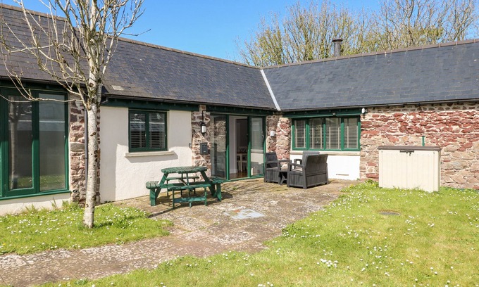 St Ishmaels Cottage | RAMSEY COTTAGE, pet friendly, with a garden in Milford Haven