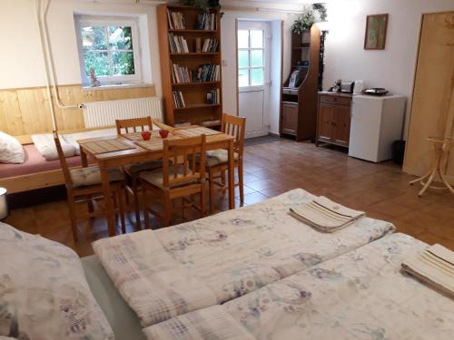Smedcice House | Ranch 79