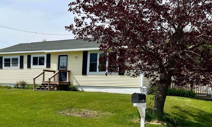 St Ignace House | Ranch home with 3 bedrooms upstairs and 1 down. Refurnished June of 2022